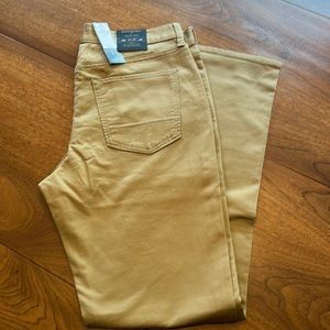 COPY - Men’s tan banana republic travel, Jean 32 waist 32 inseam. Slim fit